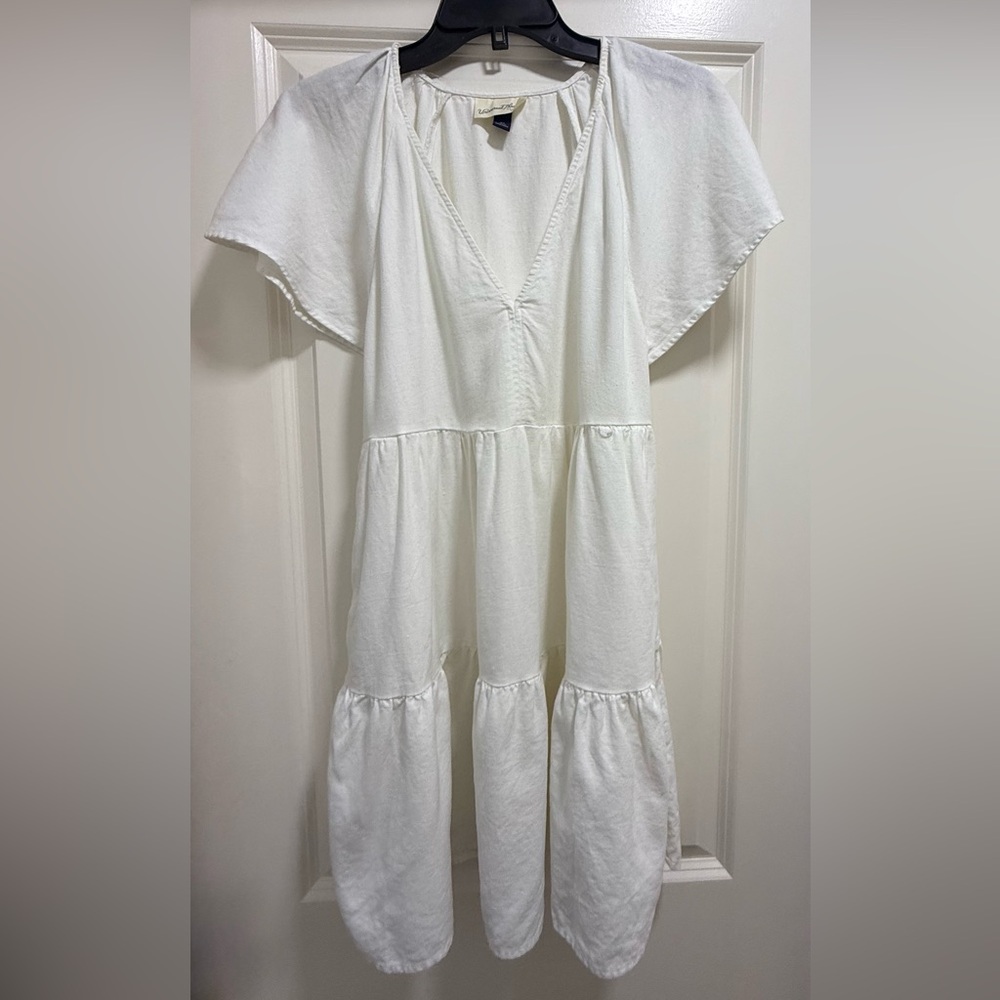Universal Thread White V Neck Dress